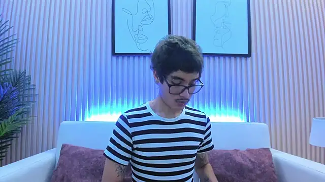 Snapshot of Antonio_rowan chatting on 12/01/25, 01:23 Antonio rowan online show from 12/01/25, 01:23