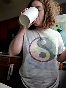 DeliaBlew online show from 04/22/26, 04:58