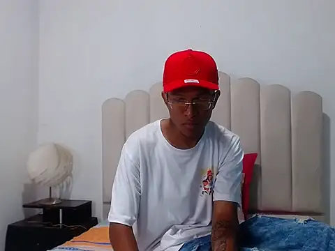 BobbyHot 4u online show from 12/01/25, 01:12