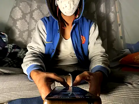 hunterboy2001 online show from 11/30/25, 04:08