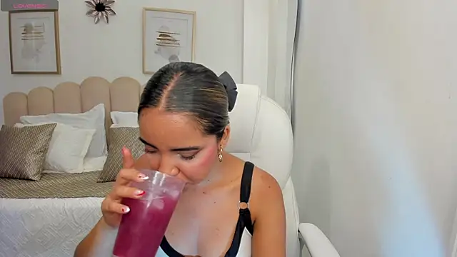 alana martiins online show from 05/18/26, 07:07