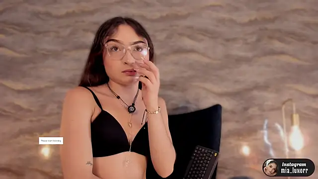 Mia Luxor online show from 04/12/26, 11:35