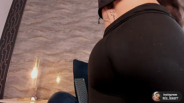 Mia Luxor online show from 04/05/26, 11:39