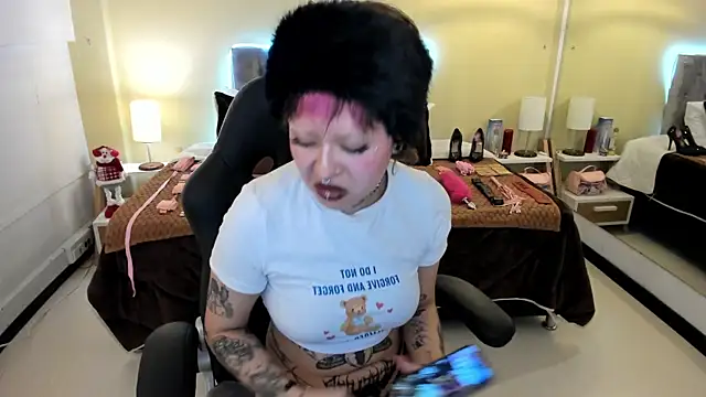 Saskia Vellour online show from 11/29/25, 08:42