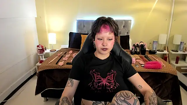 Saskia Vellour online show from 12/02/25, 07:37