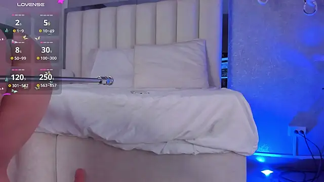 CloeParker  online show from 12/16/25, 11:25