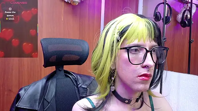 Snapshot of Asami_y chatting on 12/19/25, 04:49 Asami y online show from 12/19/25, 04:49