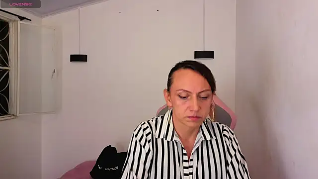 Ivonne ferrer   online show from 12/02/25, 03:19