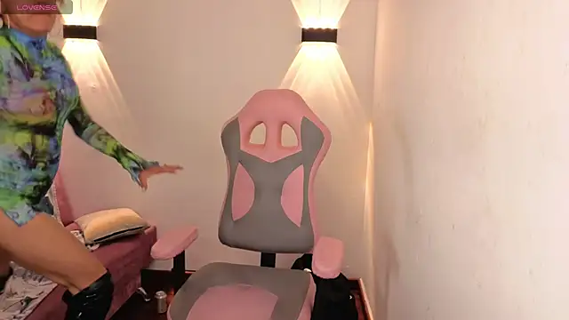 Ivonne ferrer   online show from 12/01/25, 02:12