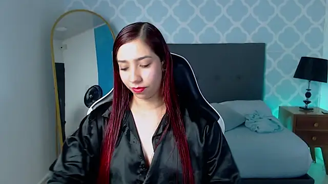 Snapshot of lia_violetta chatting on 12/16/25, 07:18 lia violetta online show from 12/16/25, 07:18