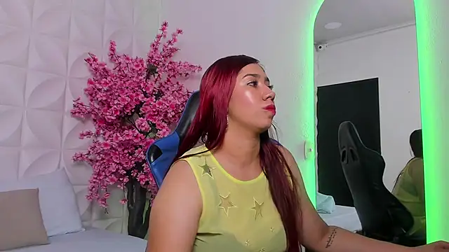 Snapshot of lia_violetta chatting on 12/18/25, 07:29 lia violetta online show from 12/18/25, 07:29