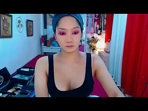 Snapshot of UrScreenGoddess chatting on 12/16/25, 10:36 UrScreenGoddess online show from 12/16/25, 10:36