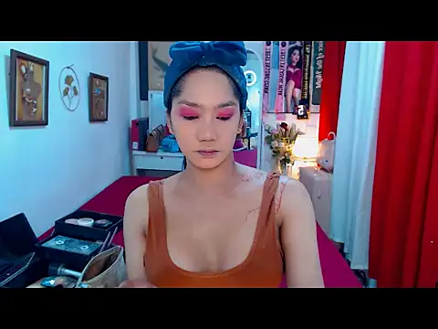 Snapshot of UrScreenGoddess chatting on 12/18/25, 08:56 UrScreenGoddess online show from 12/18/25, 08:56