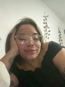 Lindalatina2001 online show from 04/14/26, 02:27