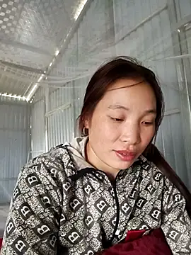 Evelyn-n online show from 12/05/25, 06:56