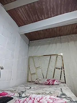 Julia-Blair online show from 12/21/25, 05:36