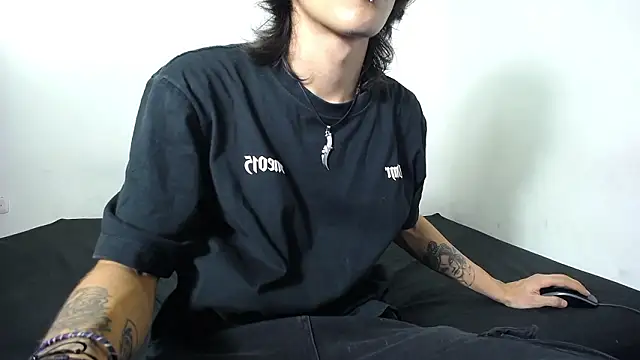 Snapshot of Slashot33 chatting on 02/22/26, 05:21 Slashot33 online show from 02/22/26, 05:21