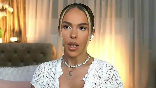 ChloeVelvetx online show from 07/22/26, 08:22