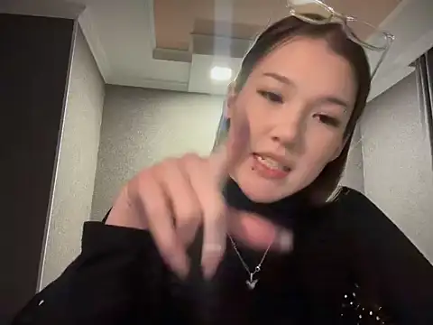 Snapshot of lilXdomii chatting on 12/16/25, 04:11 lilXdomii online show from 12/16/25, 04:11