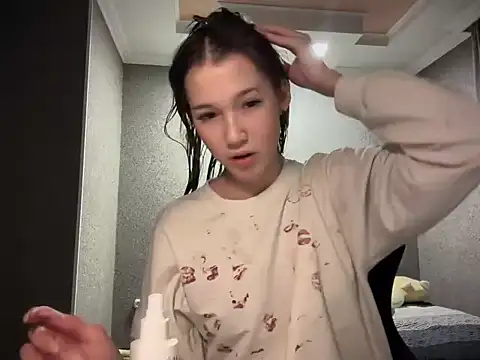 Snapshot of lilXdomii chatting on 12/14/25, 08:14 lilXdomii online show from 12/14/25, 08:14