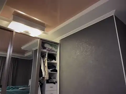 Snapshot of lilXdomii chatting on 12/18/25, 11:03 lilXdomii online show from 12/18/25, 11:03