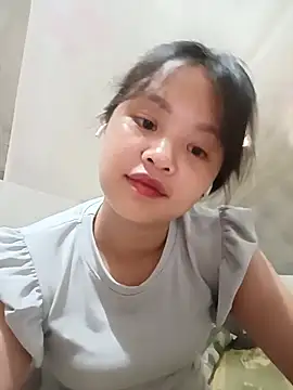 Snapshot of Pretty-haert chatting on 07/13/26, 04:34 Pretty-haert online show from 07/13/26, 04:34