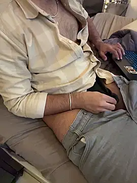 BlahNextDoor online show from 12/16/25, 09:08