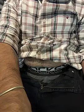 Snapshot of BlahNextDoor chatting on 12/01/25, 05:14 BlahNextDoor online show from 12/01/25, 05:14