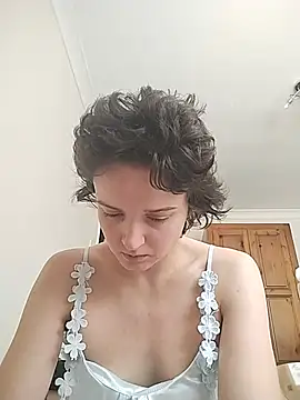 Snapshot of Amy01112 chatting on 06/23/26, 01:42 Amy01112 online show from 06/23/26, 01:42