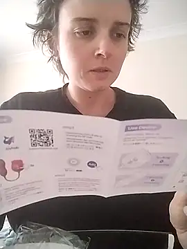 Snapshot of Amy01112 chatting on 04/25/26, 06:16 Amy01112 online show from 04/25/26, 06:16