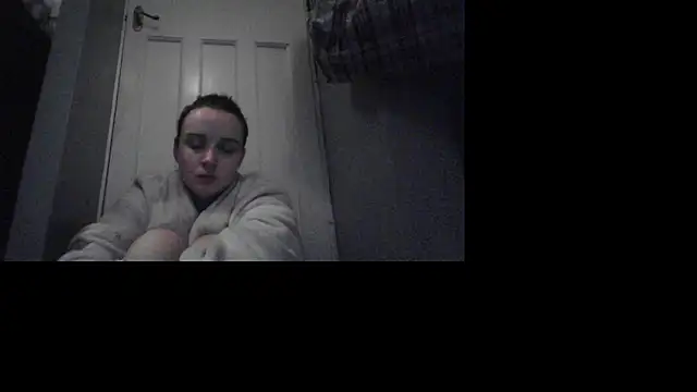 Snapshot of Amy01112 chatting on 12/18/25, 01:04 Amy01112 online show from 12/18/25, 01:04