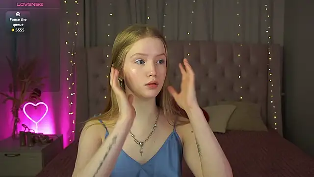 Snapshot of LilianHoward chatting on 02/05/26, 12:01 LilianHoward online show from 02/05/26, 12:01