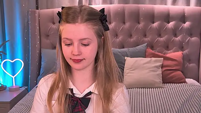 Snapshot of LilianHoward chatting on 04/05/26, 12:34 LilianHoward online show from 04/05/26, 12:34