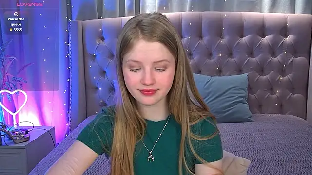 Snapshot of LilianHoward chatting on 03/20/26, 12:06 LilianHoward online show from 03/20/26, 12:06