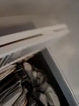 Snapshot of lightskinchick12 chatting on 12/17/25, 07:24 lightskinchick12 online show from 12/17/25, 07:24