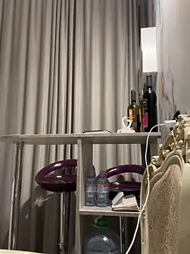 Snapshot of zetrx300 chatting on 12/18/25, 06:12 zetrx300 online show from 12/18/25, 06:12