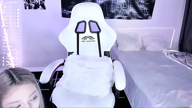 lyric4 online show from 12/14/25, 02:51