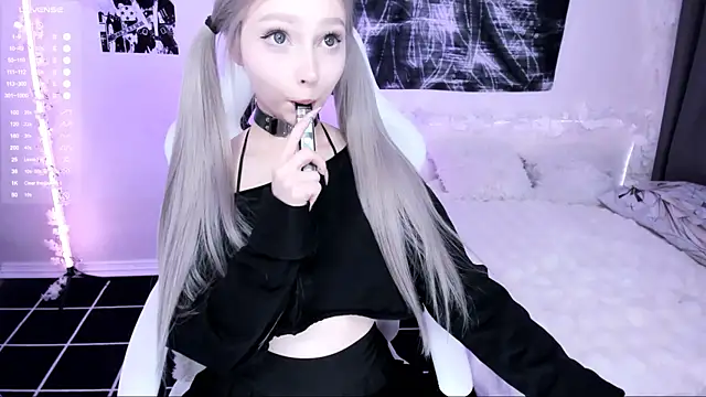 Snapshot of lyric4 chatting on 02/23/26, 02:35 lyric4 online show from 02/23/26, 02:35