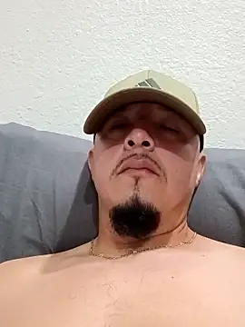 Snapshot of Lalin2323 chatting on 02/21/26, 11:29 Lalin2323 online show from 02/21/26, 11:29