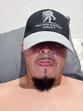 Snapshot of Lalin2323 chatting on 02/28/26, 01:05 Lalin2323 online show from 02/28/26, 01:05