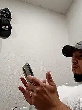 Snapshot of Lalin2323 chatting on 02/11/26, 01:27 Lalin2323 online show from 02/11/26, 01:27