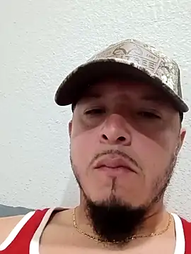 Snapshot of Lalin2323 chatting on 02/13/26, 12:32 Lalin2323 online show from 02/13/26, 12:32