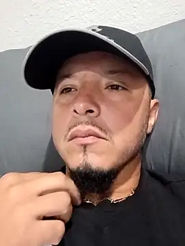 Snapshot of Lalin2323 chatting on 02/14/26, 08:31 Lalin2323 online show from 02/14/26, 08:31