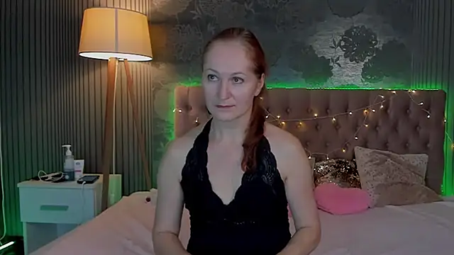 Snapshot of JasmineeSky chatting on 12/04/25, 01:54 JasmineeSky online show from 12/04/25, 01:54