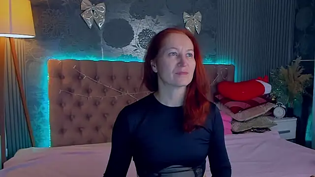 Snapshot of JasmineeSky chatting on 12/15/25, 01:28 JasmineeSky online show from 12/15/25, 01:28