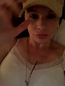 Snapshot of CherryCe chatting on 12/05/25, 08:28 CherryCe online show from 12/05/25, 08:28