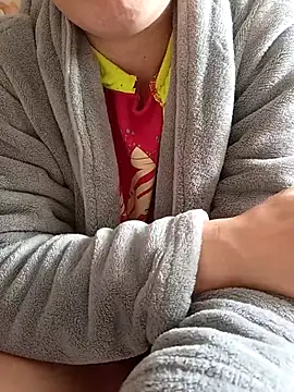 gatitachula93 online show from 04/08/26, 11:33