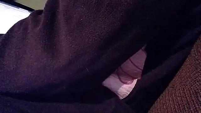 gatitachula93 online show from 12/17/25, 08:03