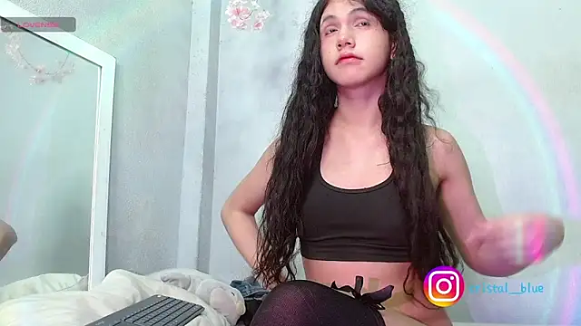 Snapshot of cristal__blue chatting on 02/14/26, 06:46 cristal blue online show from 02/14/26, 06:46