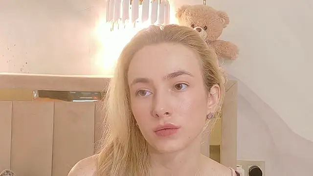 Snapshot of AdeleMartin chatting on 12/01/25, 12:39 AdeleMartin online show from 12/01/25, 12:39